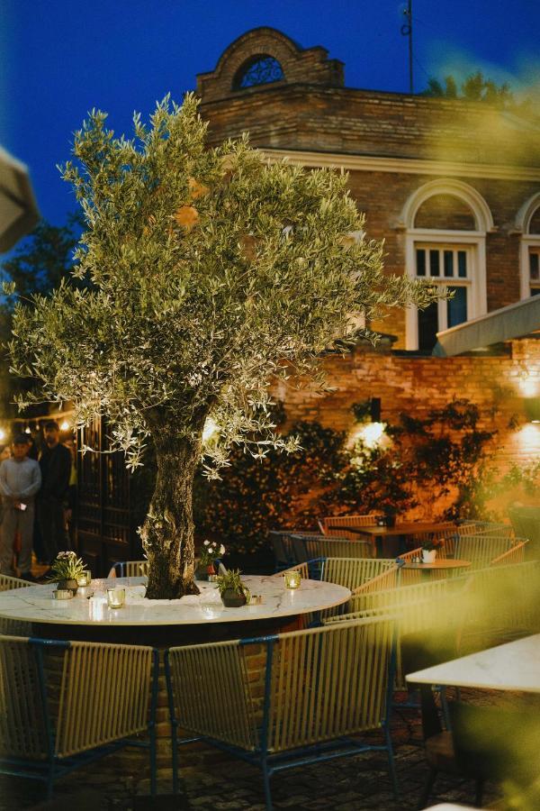 The Blue Fox Hotel Тбилиси Экстерьер фото